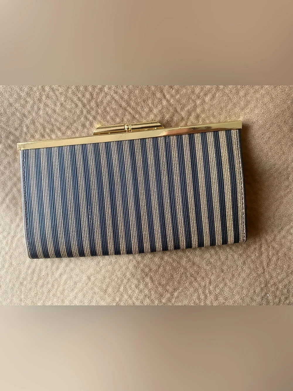 Fashion Style Striped Thin Wallet Twist Lock Closure